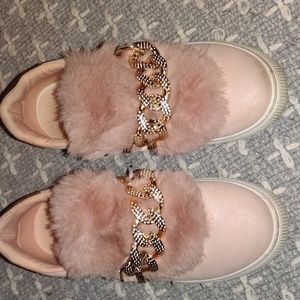 Woman's shoes size 7.5 host pick